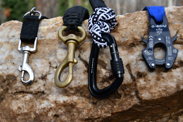 Leashes and the clips available